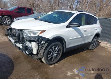 2017 Toyota Rav4 Le z USA, uszkodzony, nr VIN JTMZFREV3HJ123800